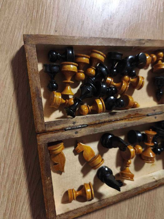 Малък Шах с Дървени фигури от Соца 17 х 17 см