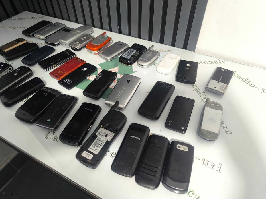 Lot Telefoane Mobile Diverse - 34 Bucăți LOT10
