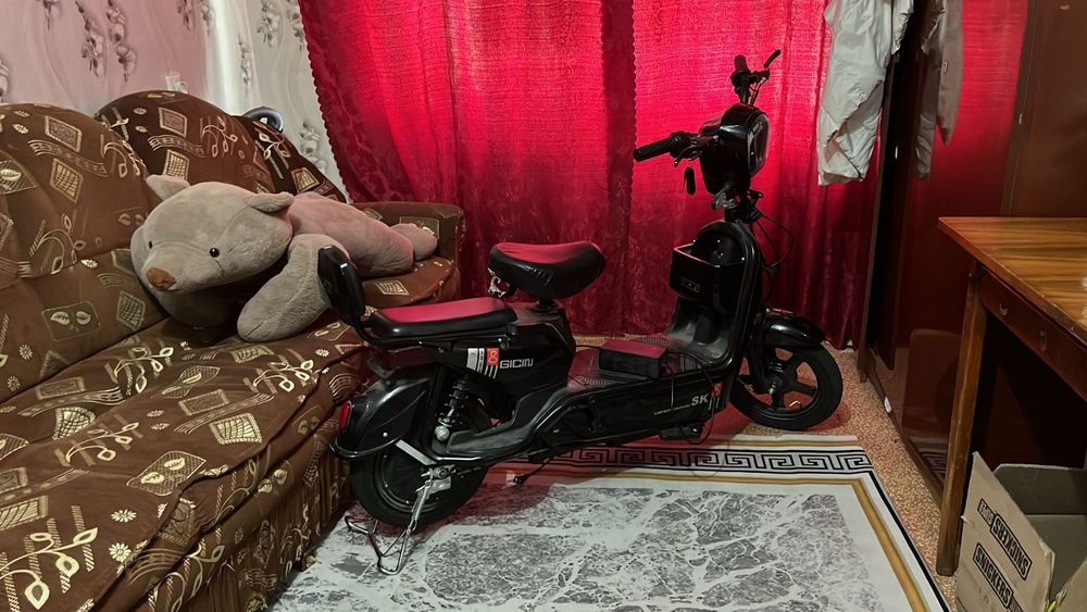 Продам электро скутер.90 тысяч.