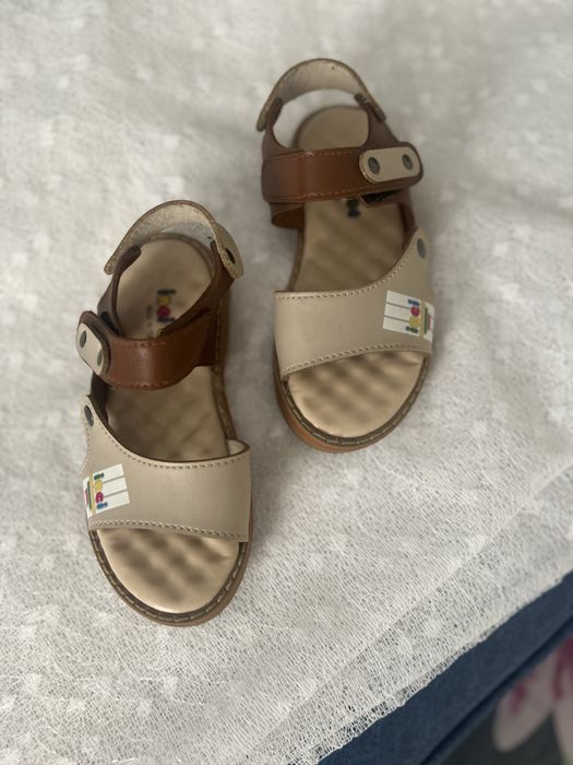 Продаются босаножки для девочки