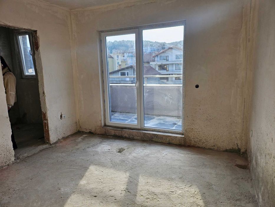 Прекрасен мезонет с А 16 в центъра на кв. Виница с две паркоместа