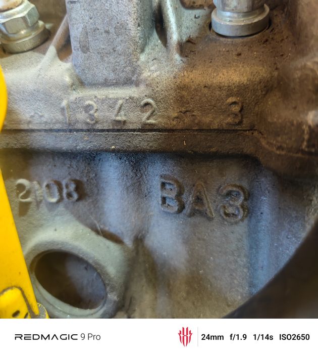 Продам двигатель коробку