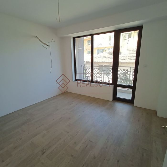 Продава се Двустаен апартамент в с. Кранево, Област Добрич - 67 кв.м за 1109 €/кв.м - Снимка #3