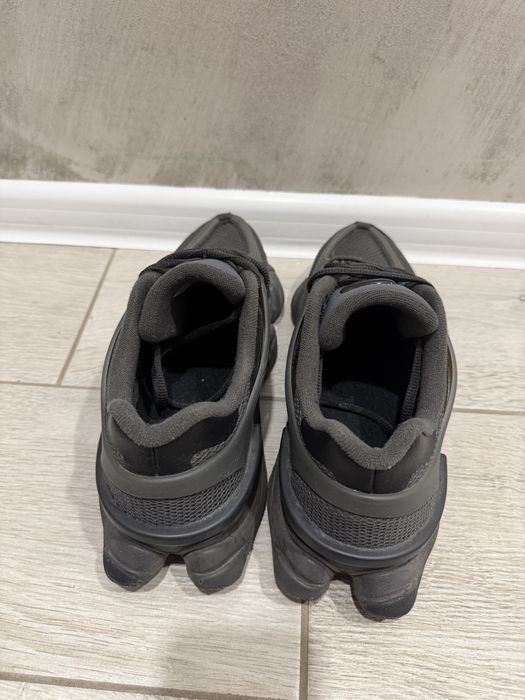 Продавам маратонки New Balance носени само 2 пъти . Размер EU 42/US 8,5 /26,5 см .