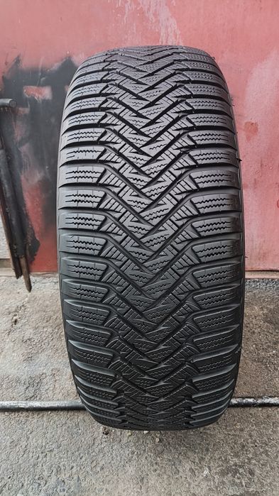 1бр. зимнa гумa  205/55/16 Laufenn 
dot23
7mm
Много добро състояние на