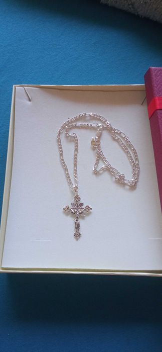 Нов, масивен и дълъг, сребърен ланец в кутия за подарък