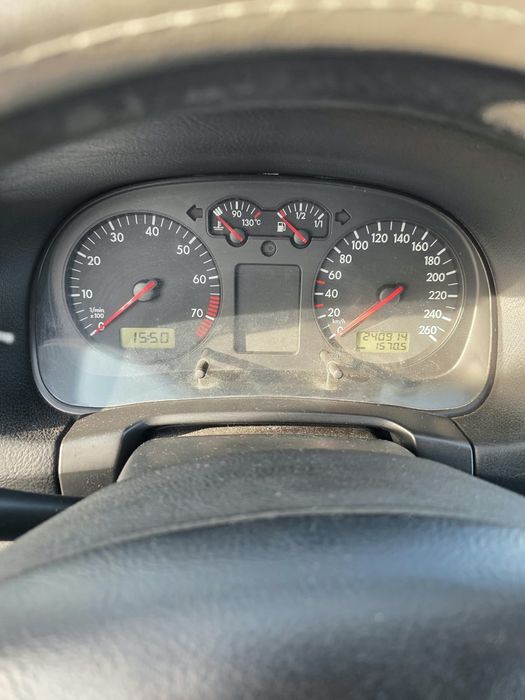 Vând VW Golf 4 1.6 benzină – 1.100 €
