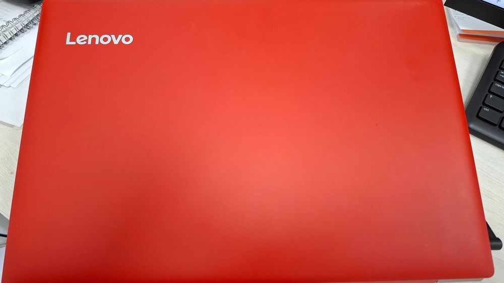 Продавам лаптоп ЛЕНОВО