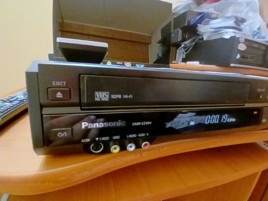 panasonic dmr-ez49v (dvd recorder-video recorder vhs) hifi stereo,hdmi, telecomanda,rezervat