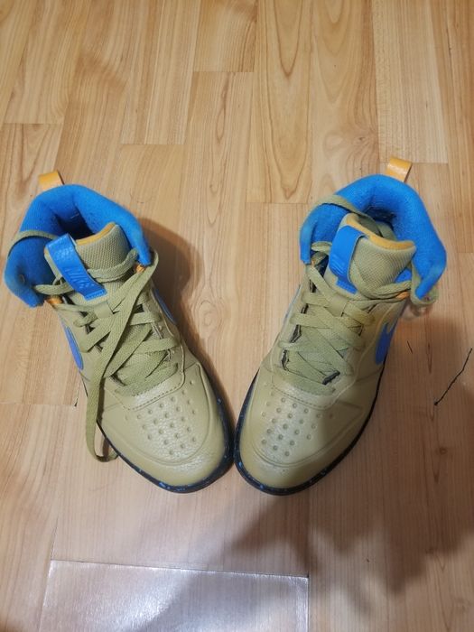 Adidasi nike Copii