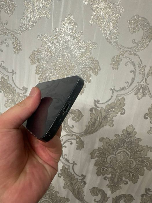 Продам Iphone 13