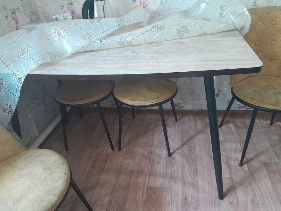 Продам стол ..  ..