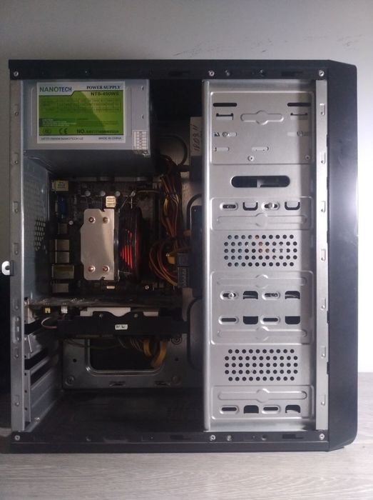 Hamyonbop kompyuter !!! 
O'yinga va ofisga kompyuter sotiladi.

CPU: i