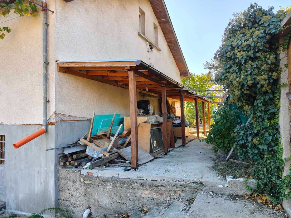 Продава вила в ж.к. Изток над блок 45, гр. Казанлък