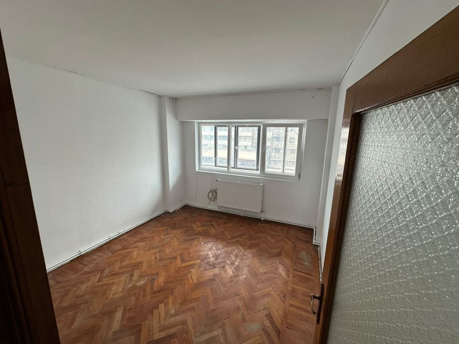 Apartament de închiriat, zona Unirii colt cu Patriei 3 camere