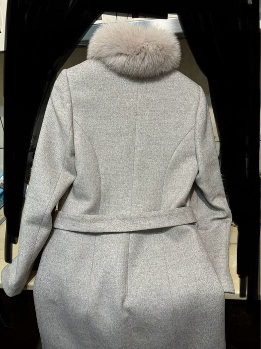 Palton elegant cu guler , care se poate da jos