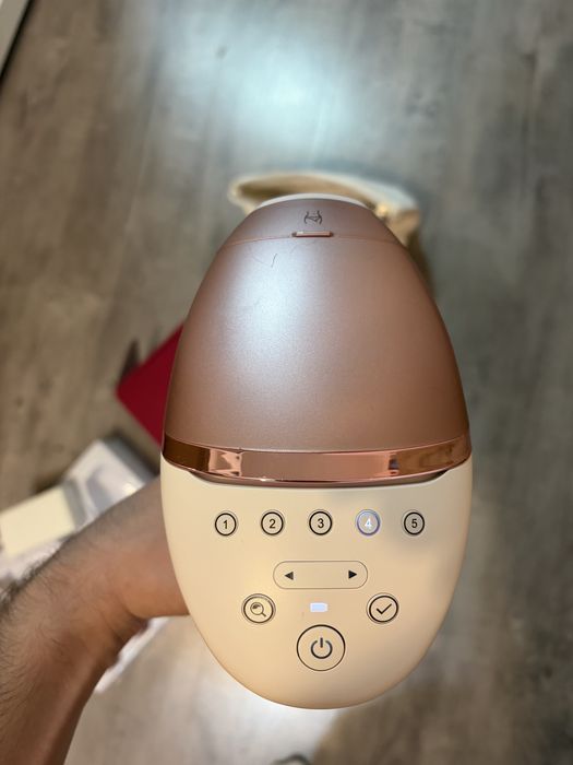 Epilator IPL Philips Lumea Seria 9900 BRI977/00