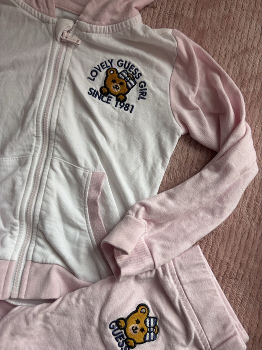 Бебешки комплект на Guess