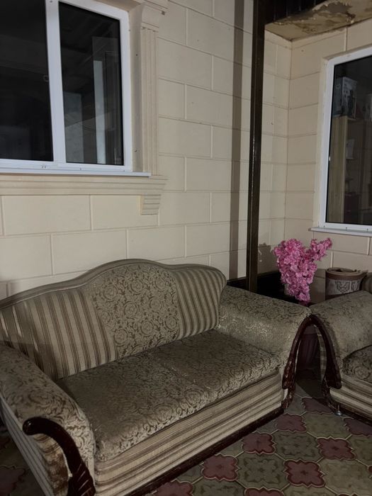 Диван продам срочно  ,раскладывается