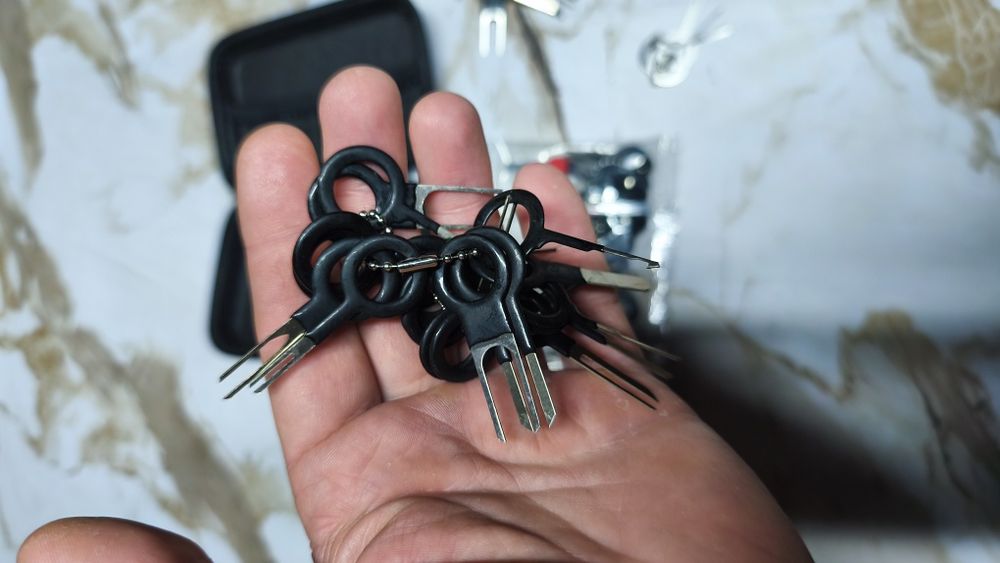 100 броя комплект инструменти за изваждане на пинове