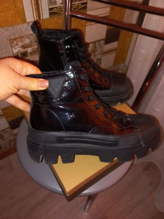 Продам осенние ботинки