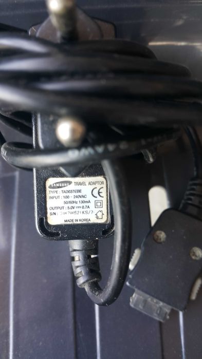 Продавам  слушалки и зарядни