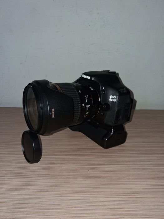 Aparat de fotografiat CANON EOS 600D