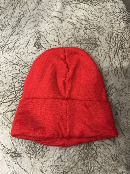 Зимни шапки BURBERRY & GUESS