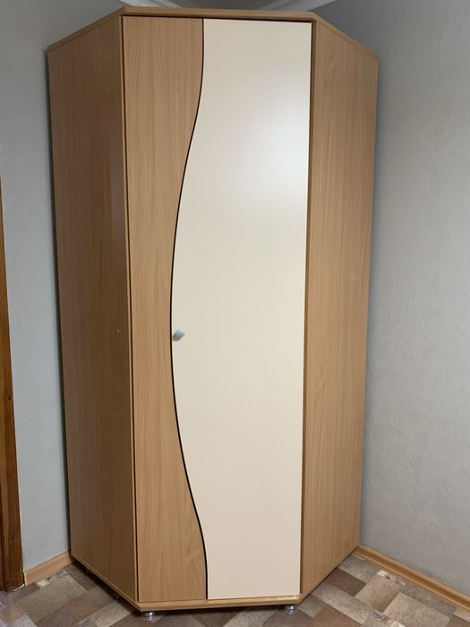 Продам плательный шкаф