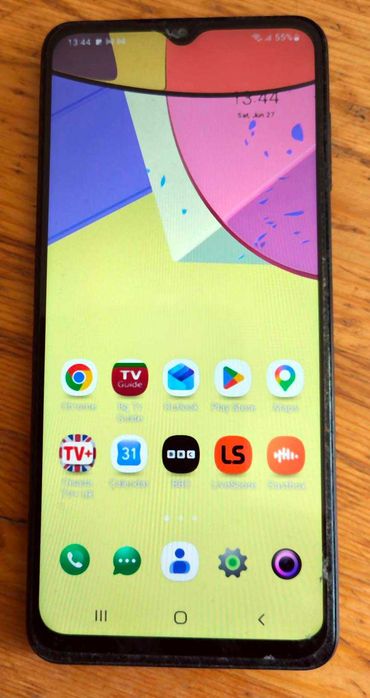 Продавам Samsung Galaxy A12 + протектор и черен кожен калъф