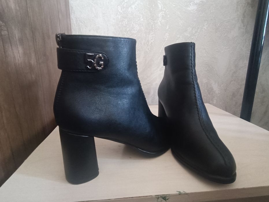 Srochna sotiladi koreyskiy  Oyoq kiyim etik 37 razmer