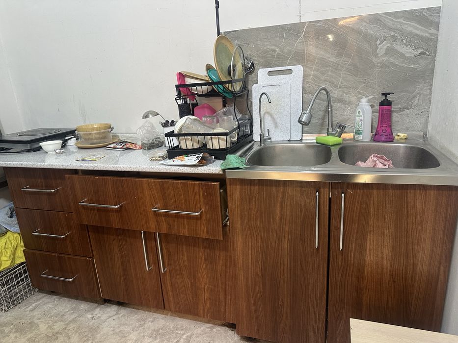 Кухонный шкаф в нормальном состояний