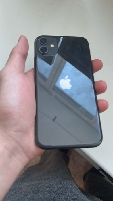 Продам Айфон 11.