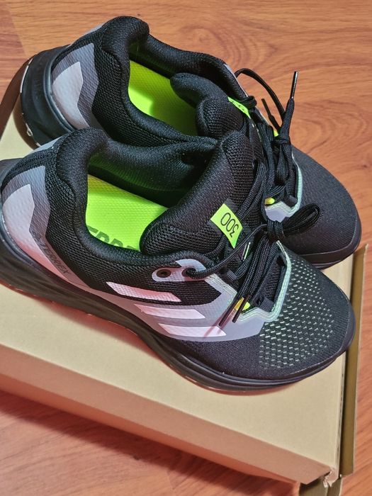 Adidas terrex two flow , noi in cutie , marime 42.5