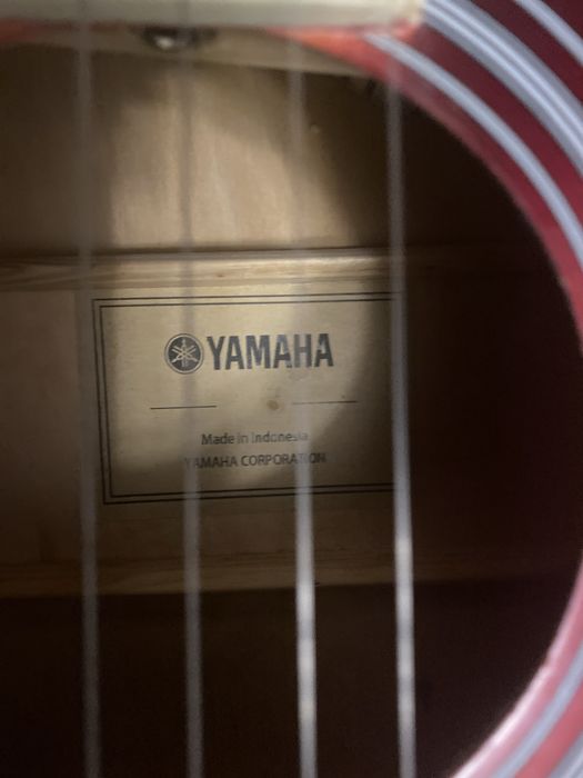Гитара Yamaha срочно продаю