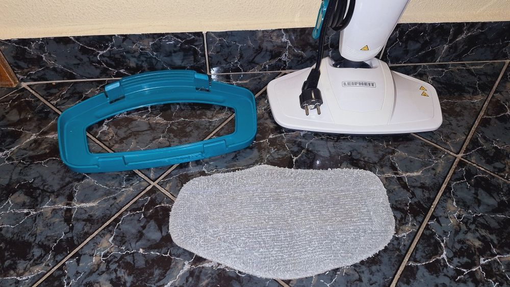 Aparat de curățat cu aburi Leifheit