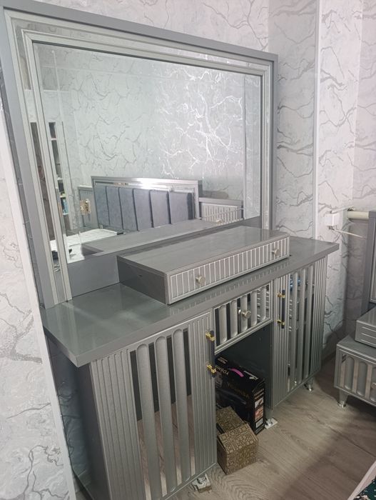 Mebel komplekt holati ideal yangi rangi kulrang