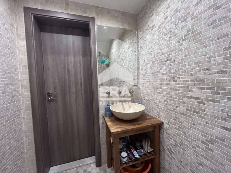 Продава се Тристаен апартамент в Варна, Колхозен пазар - 94 кв.м за 2756 €/кв.м - Снимка #10