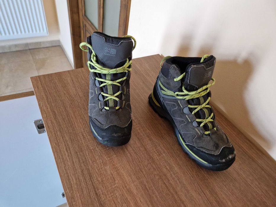 Ghete baietii iarna din Anglia