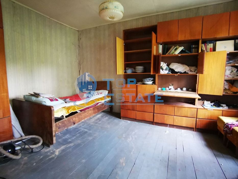 Стара тухлена къща в близост до центъра на село Стефан Стамболово, об