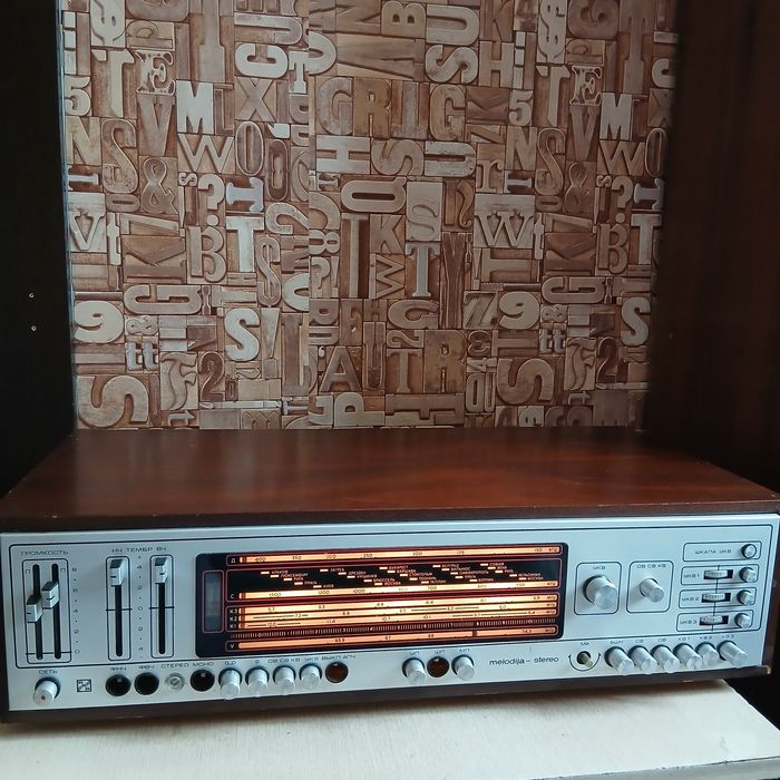 Продам усилитель мелодия .