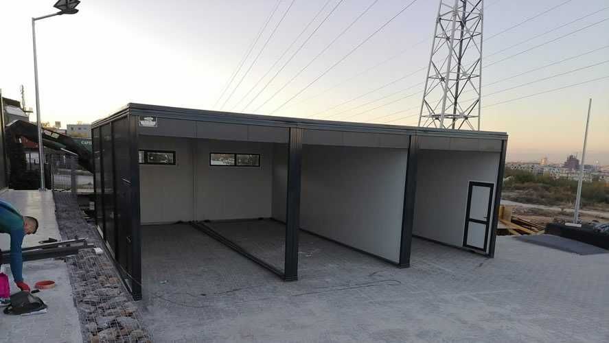 Casa modulara, garaje auto si containere tip birou din structura metalica si panou sandwich termoizolant
