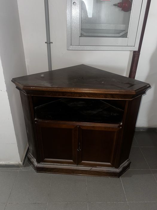 Продам тумбу закрывается на ключ