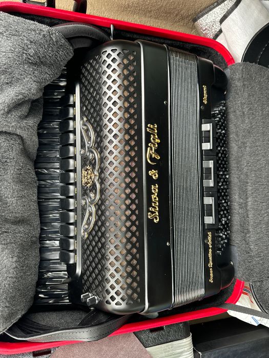Продавам акордеон Siwa i Figli Super Quattro Artist Elegant.  Дизайнерска изработка без аналог на пазара!!!