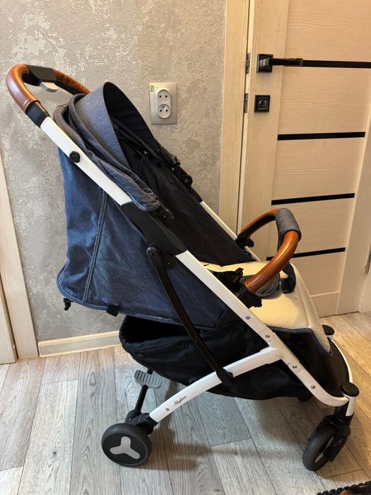 Продам детскую коляску 20к.