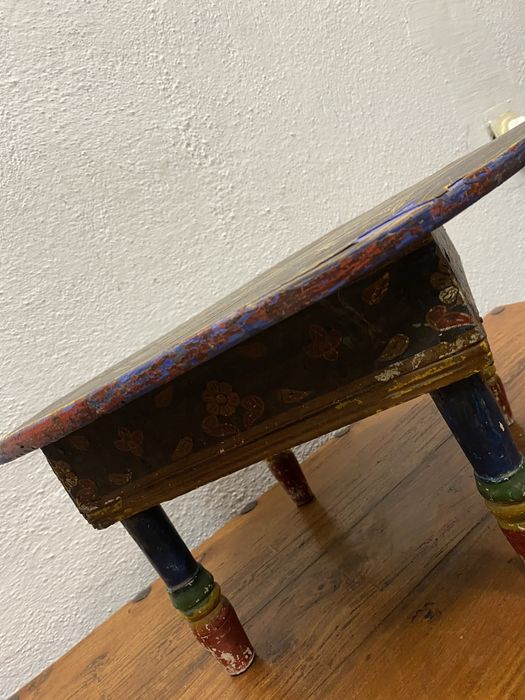 Ръчно рисувана  индийска масичка (chowki / bajot) синия