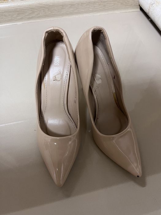 Туфли 39 бежевый в хорошем