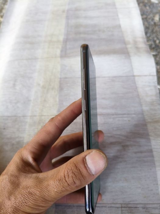 Продаётся S10+ самсунг