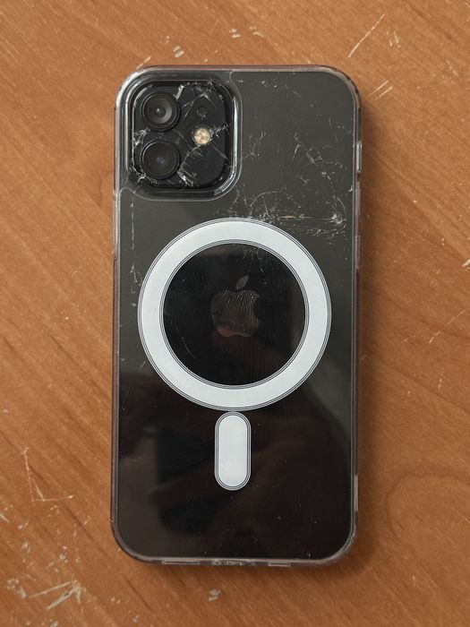Продам Iphone 12