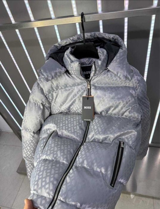 geaca hugo boss 300 marime s-m